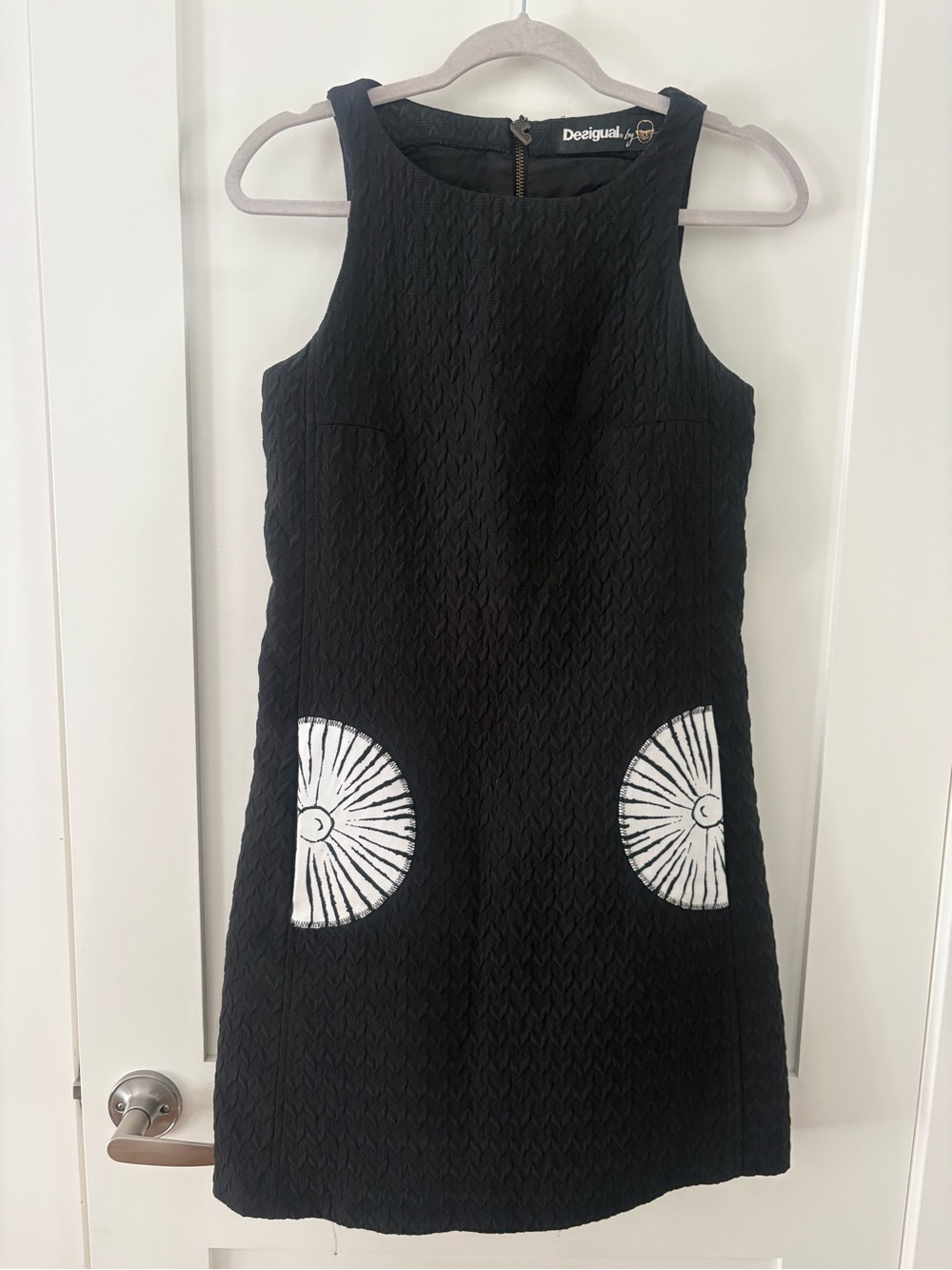 Desigual Black Textured Sleeveless Sheath Dress with Graphic Circles sz. 36 US 4